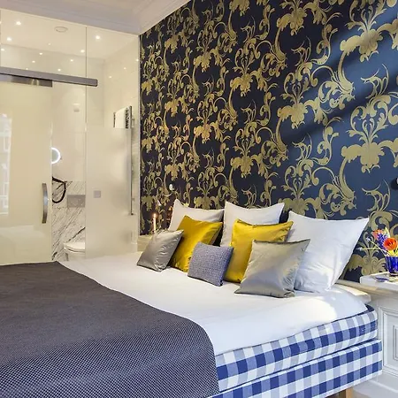 Canal Hotel