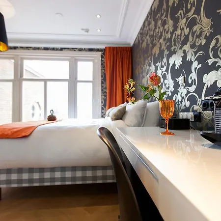 Canal Hotel
